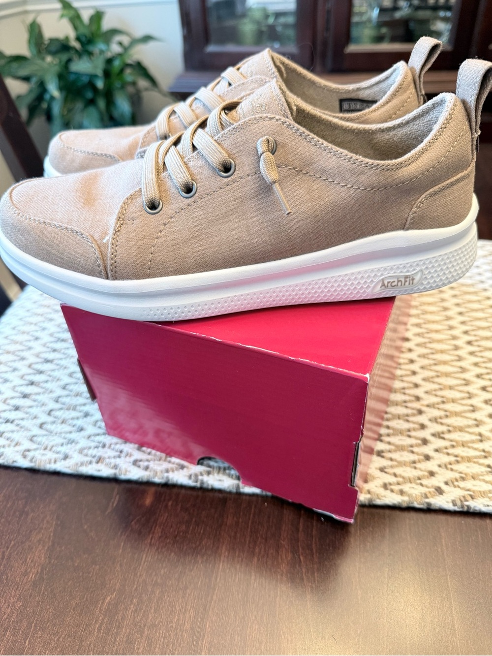 BOBS from Skechers Arch Fit Air Cooled Skipper Size 6.5 in Tan.